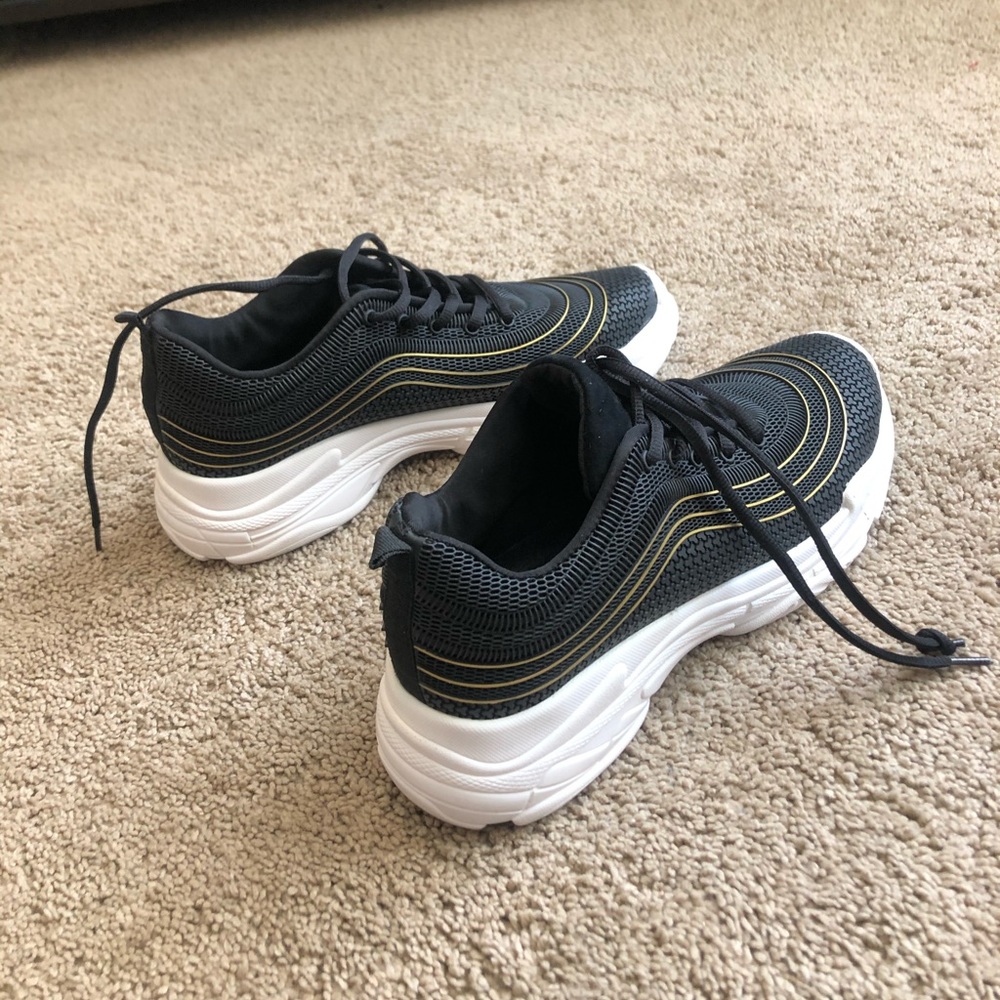 GREAT CONDITION athletic shoes
